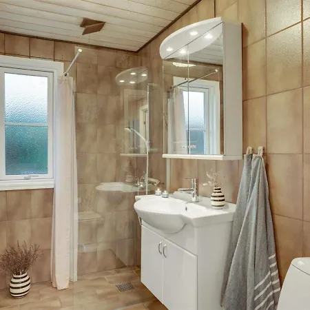 Holiday home Esalina - From The Sea In Ne Jutland By Interhome